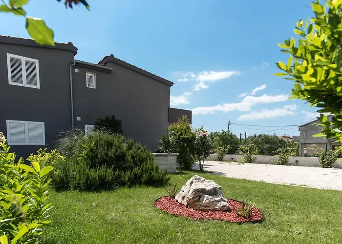 Holiday Home Strisnja W/ Sea View