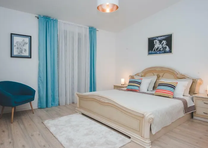 Holiday Home Strisnja W/ Sea View