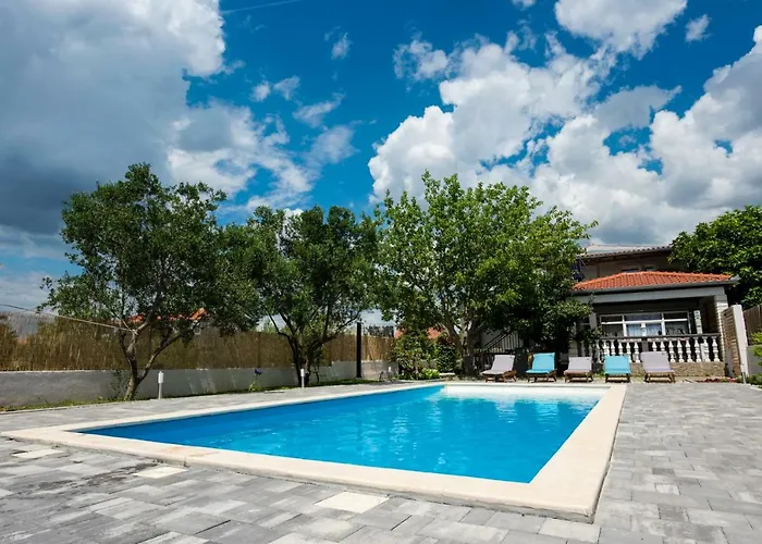 Holiday Home Strisnja W/ Sea View